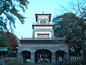 三層の神門